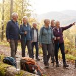 Pourquoi rejoindre un club de marche pour seniors ?